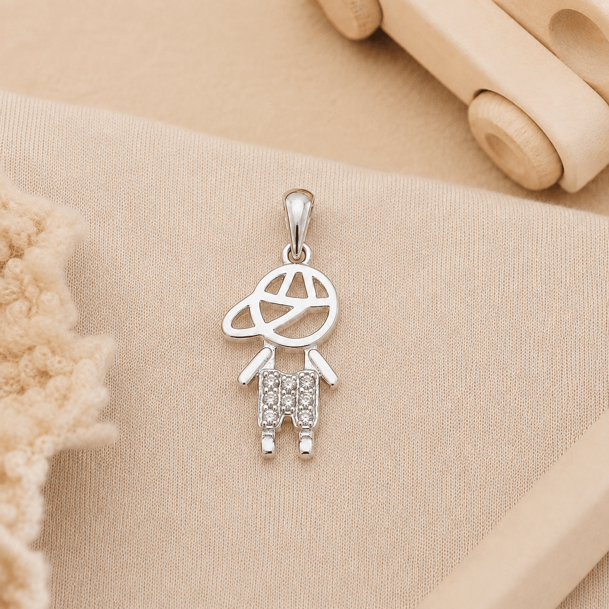 Dije Niño de Plata 925 con Cubics – Tesoro