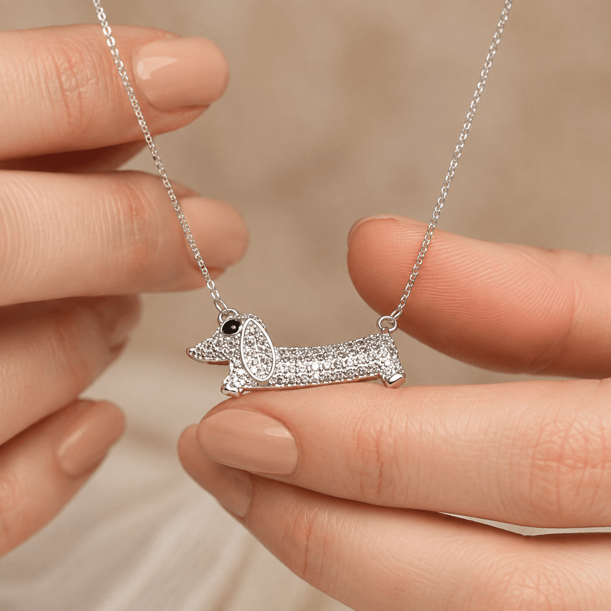 Gargantilla de Plata 925 con Perro Salchicha y Cubics – Teckel