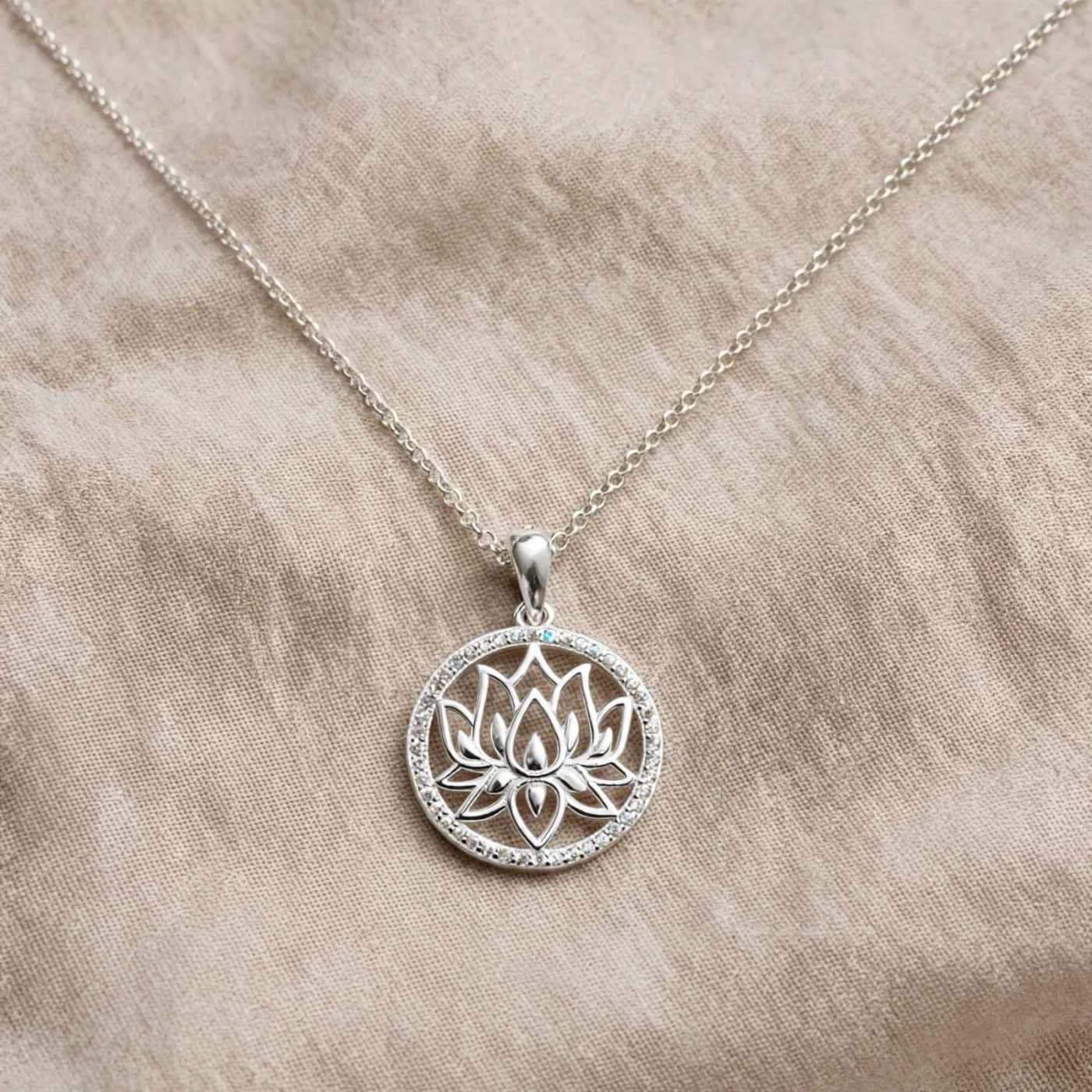 Collar de Plata 925 con Dije Flor de Loto y Circonias – Renacer