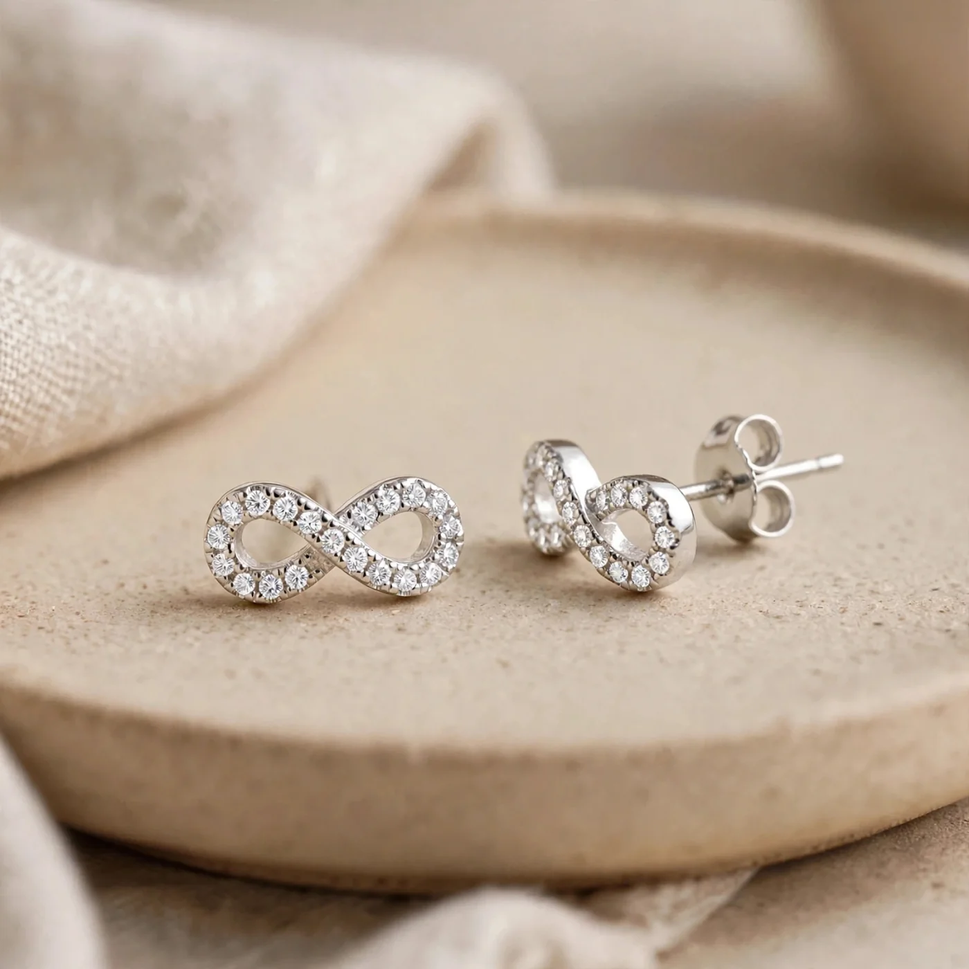 Aros Infinito de Plata 925 con Circonias – Eternia